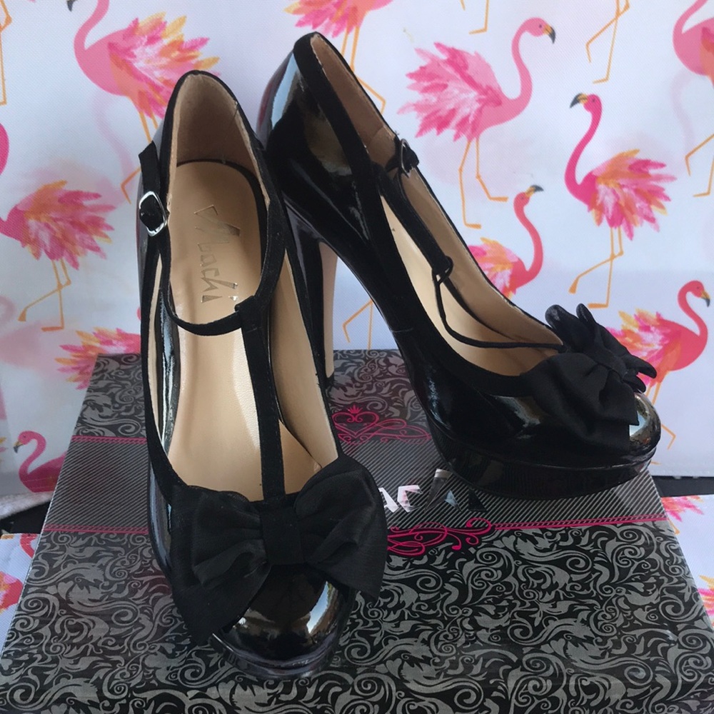 Mary Jane black bow Heels